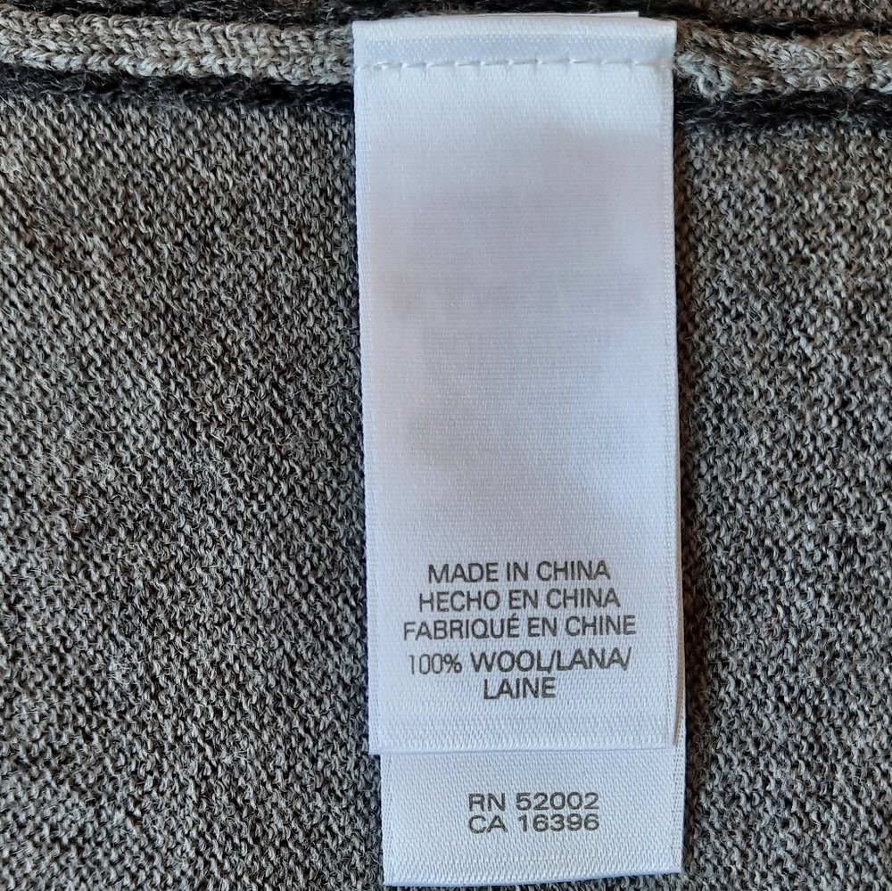 Liz Claiborne wool,grey V- neck    sweater size XL. - Picture 12 of 13